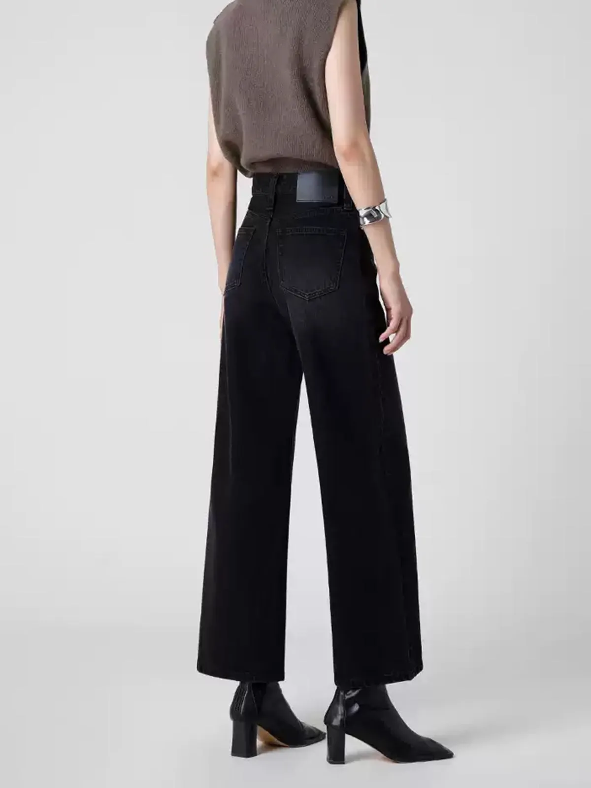 Mid-Waist Basic Jeans