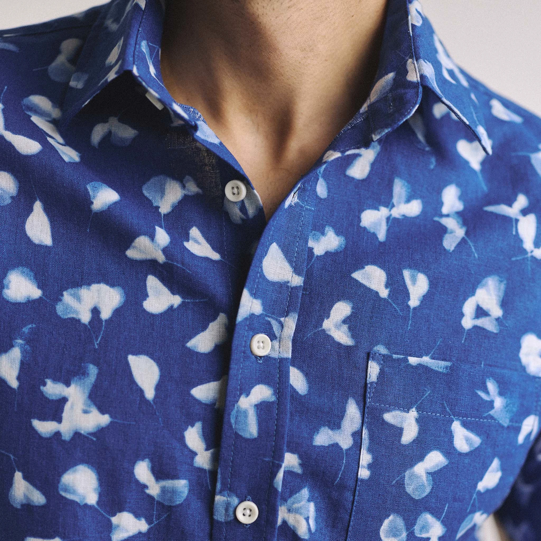 The Short Sleeve California in Dark Navy Ginkgo