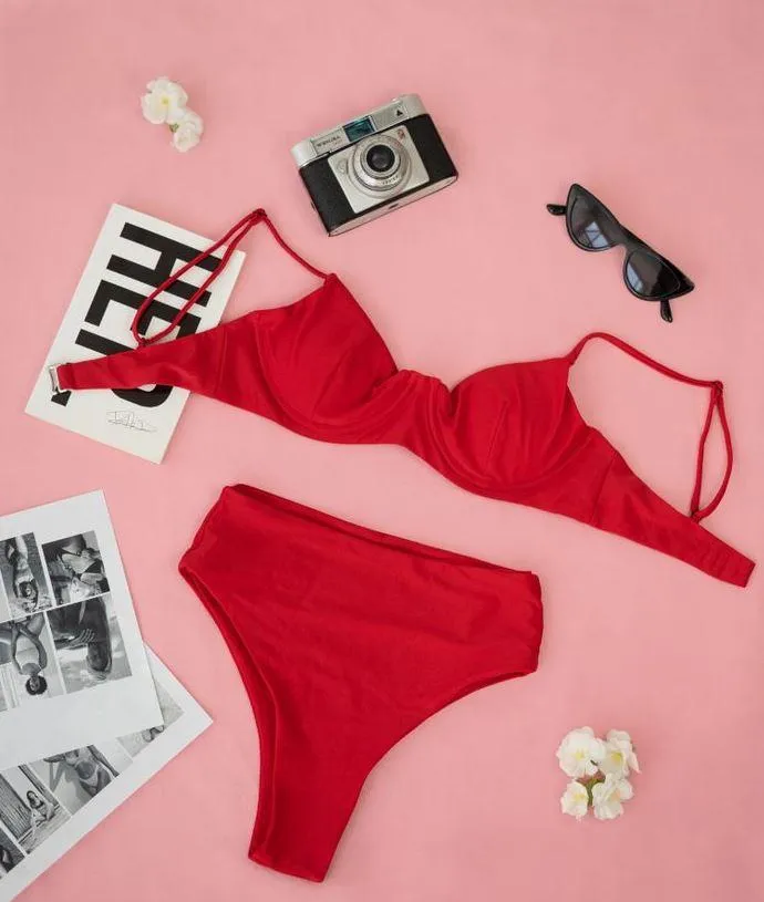 TROPEZ BIKINI TOP IN CORAL RED