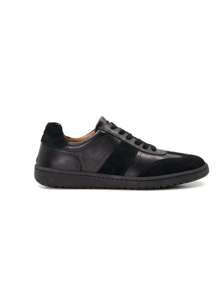 Tumble Sneaker in Black